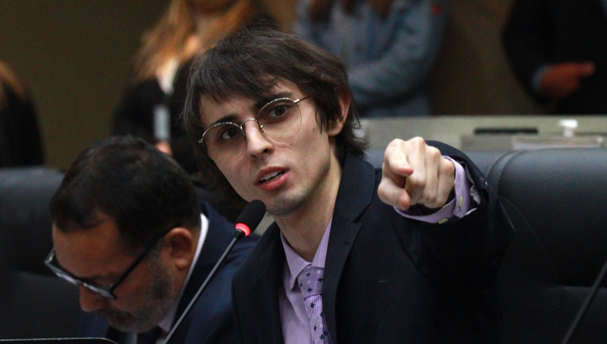 Amom critica gastos milionários com shows durante a estiagem