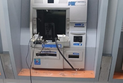 Caixa eletrônico de agência bancária no Jappim é arrombado por criminosos