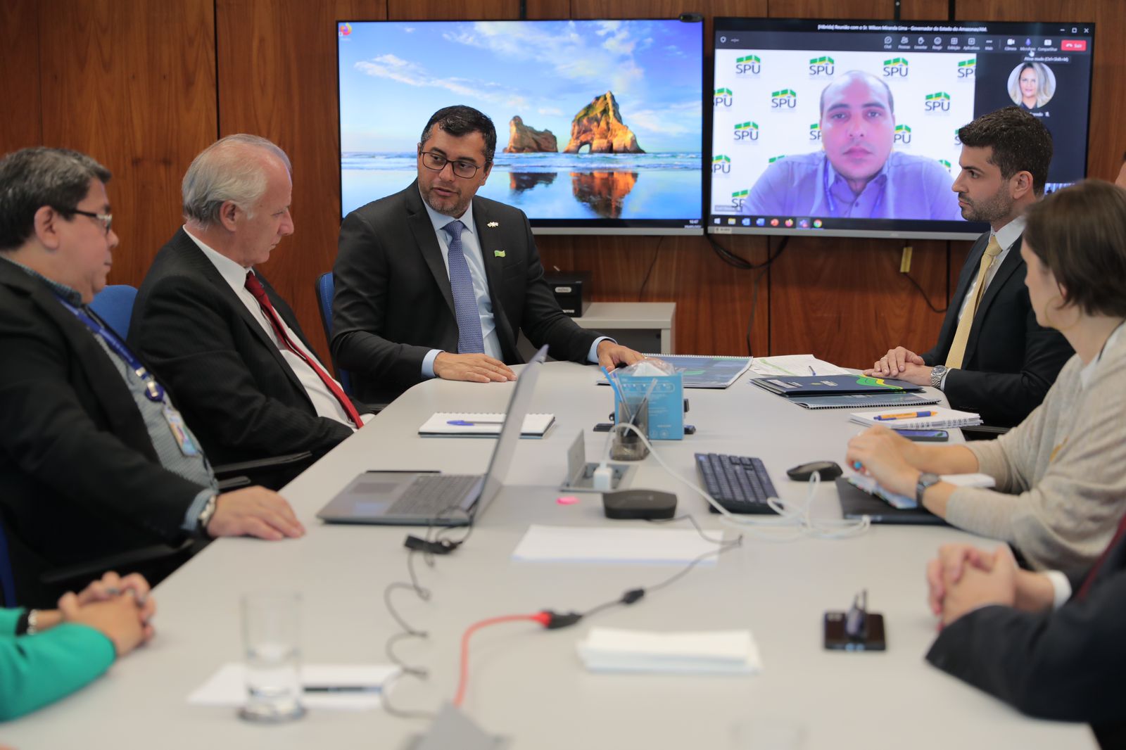 Wilson Lima solicita imóveis da União sem uso no AM para transformar em moradias