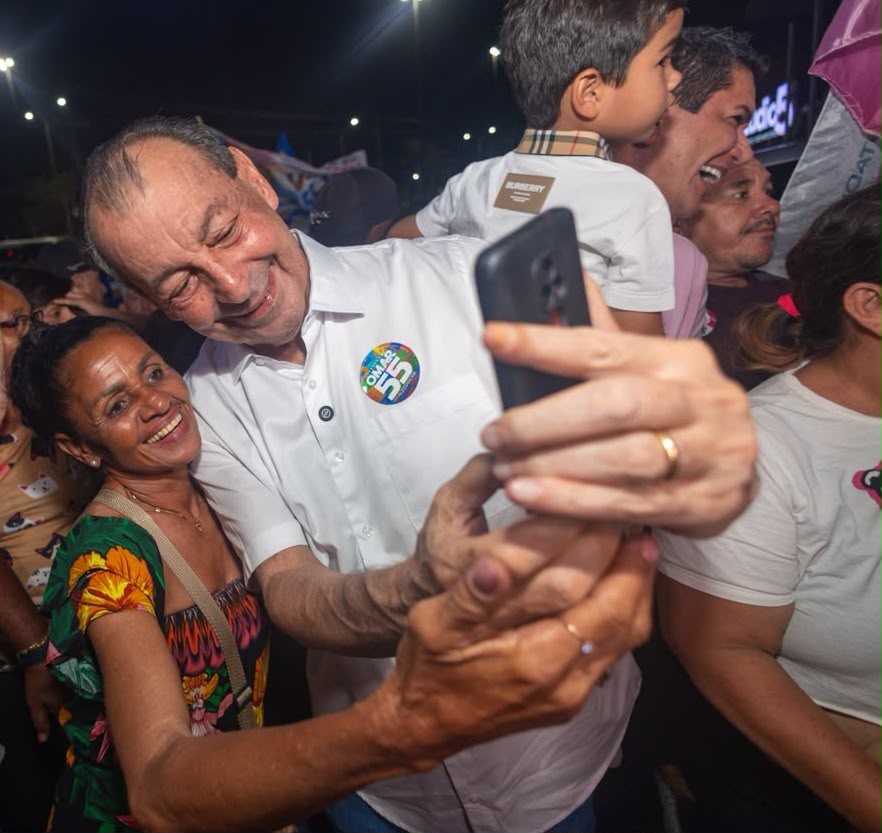 Omar planeja construir 40 mil casas e priorizar mulheres como donas dos imóveis