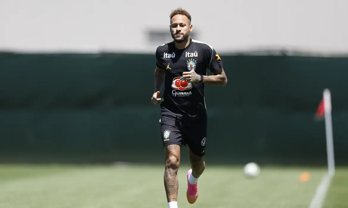Neymar volta a treinar com a seleção a 2 dias do jogo contra o Haiti