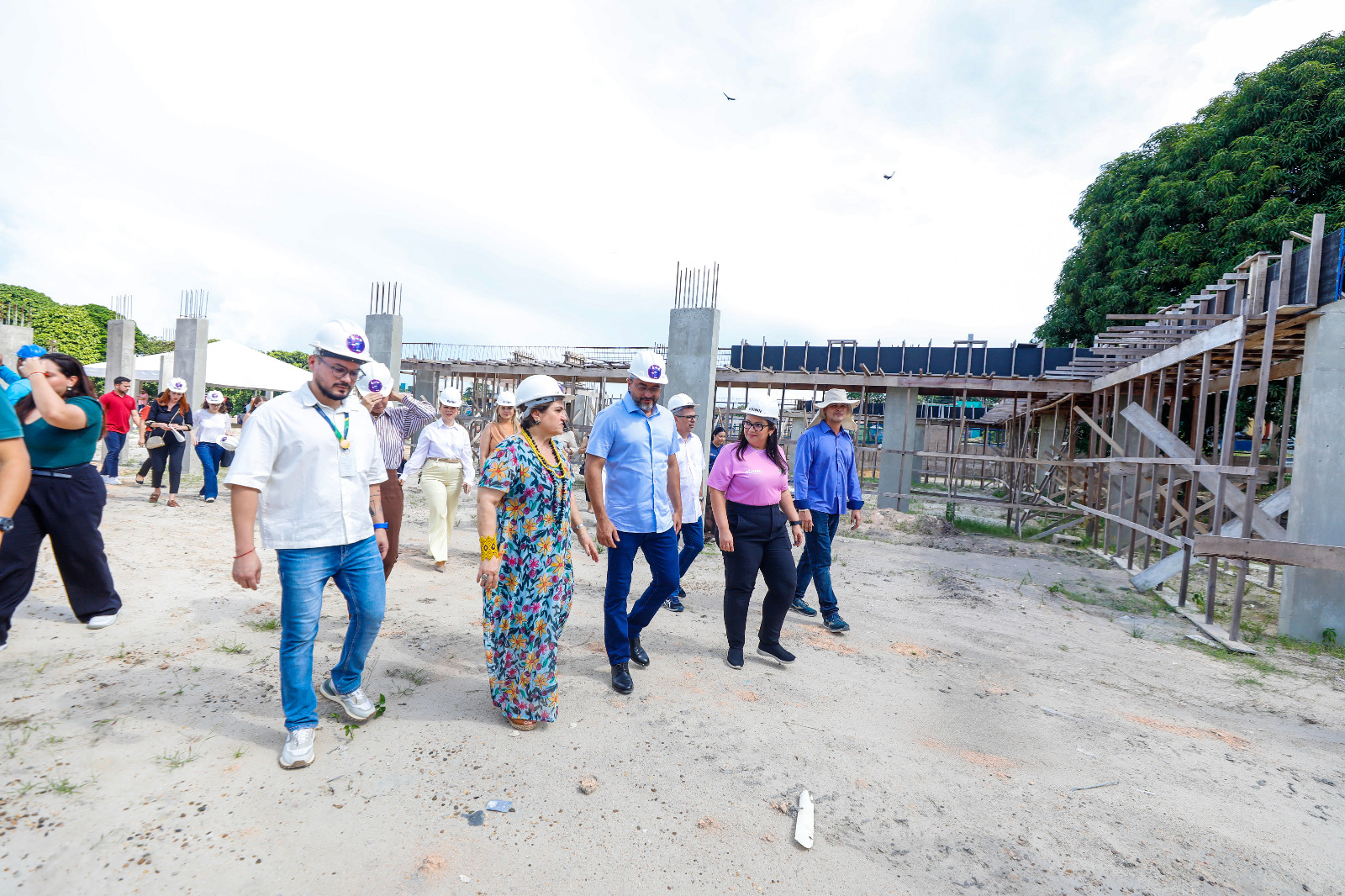Governador Wilson Lima e ministra Márcia Lopes vistoriam obras da Casa da Mulher Brasileira