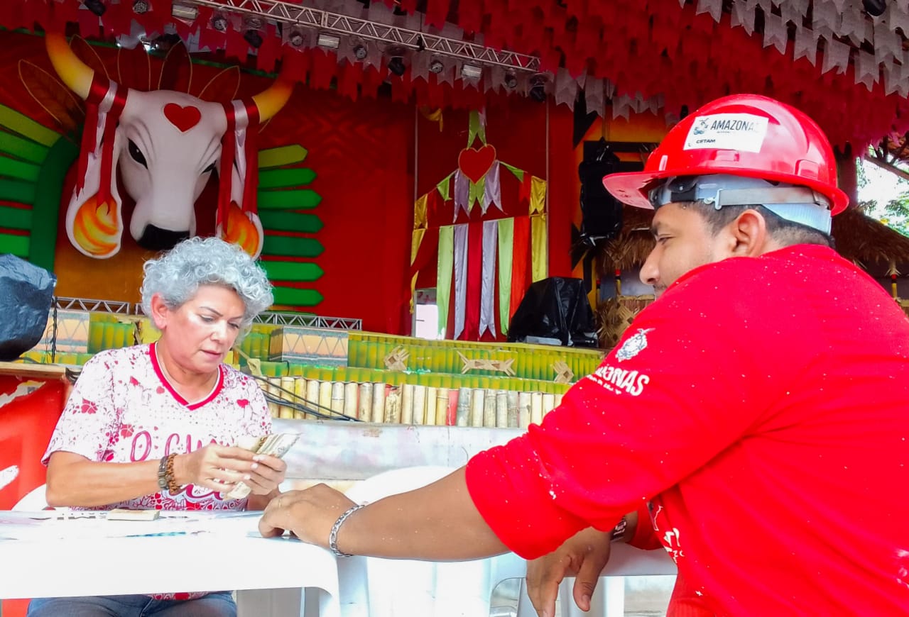 Garantido paga artistas e demais colaboradores, fechando a folha de abril