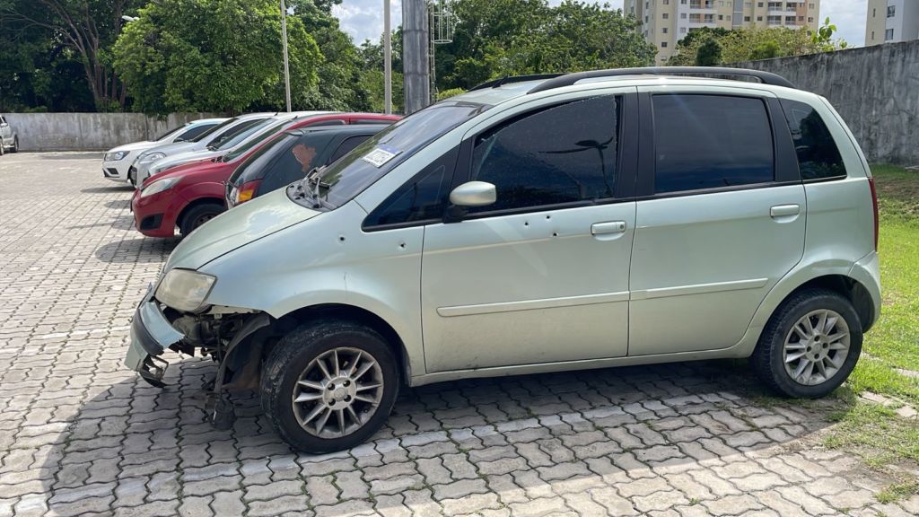 Vídeo: tiroteio entre criminosos assusta população na zona oeste