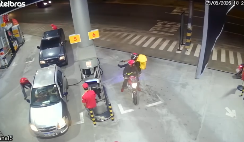 Vídeo: falsos entregadores assaltam posto de combustíveis em Manaus