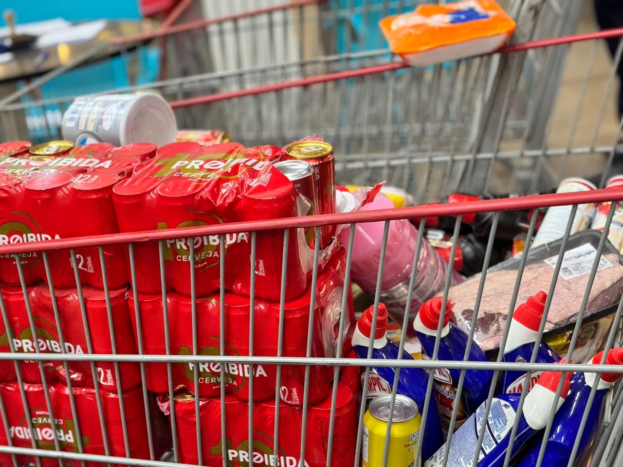 Supermercado em Manaus é investigado pela venda de produtos vencidos