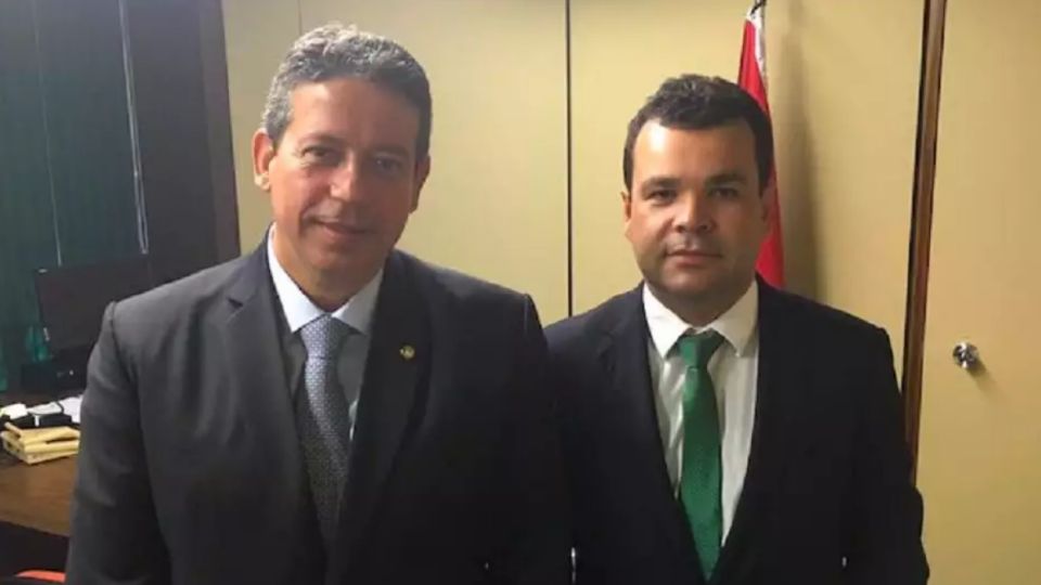 Vídeo: PF mostra entrega de pacotes de dinheiro a motorista de ex-assessor de Arthur Lira