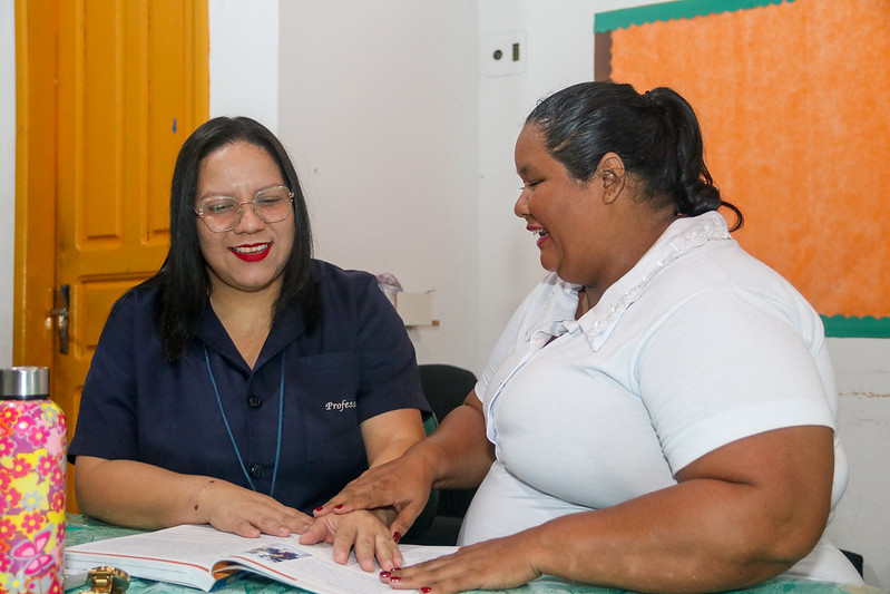 Prefeitura de Manaus realiza matrícula de alunos para Educação de Jovens e Adultos