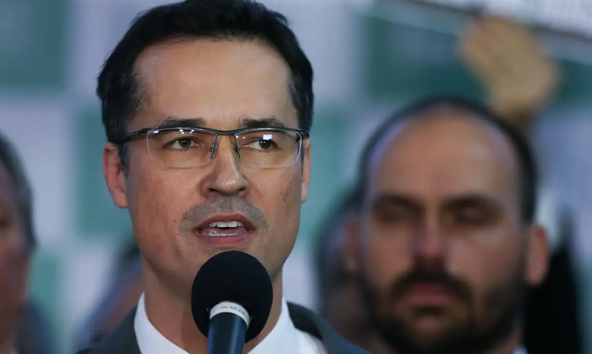 Decisão de Nunes Marques recoloca Deltan na disputa pelo Senado no PR