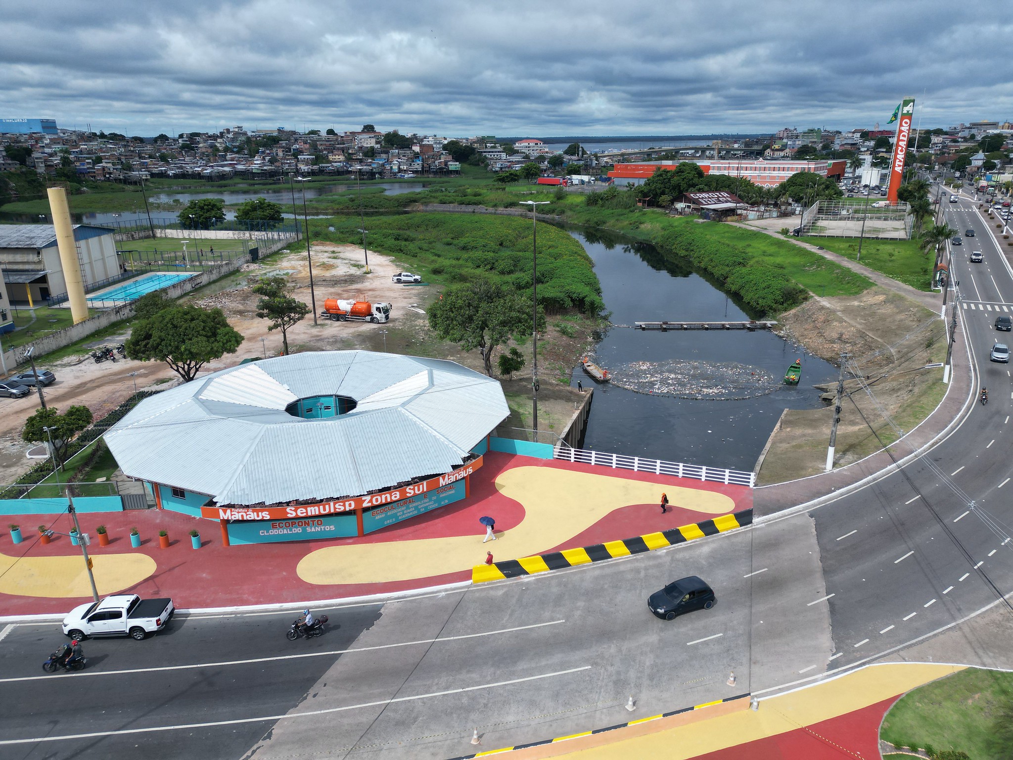 Prefeitura entrega ecoponto, ecobarreira e revitaliza ponte na zona Sul de Manaus