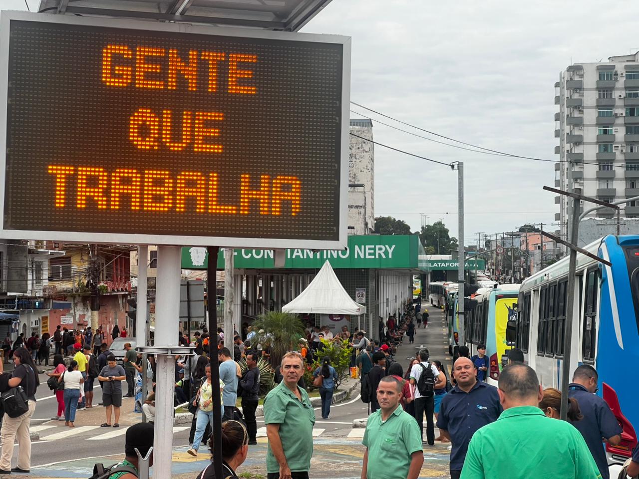 Protesto de rodoviários contra escala 6x1 paralisa transporte público em Manaus