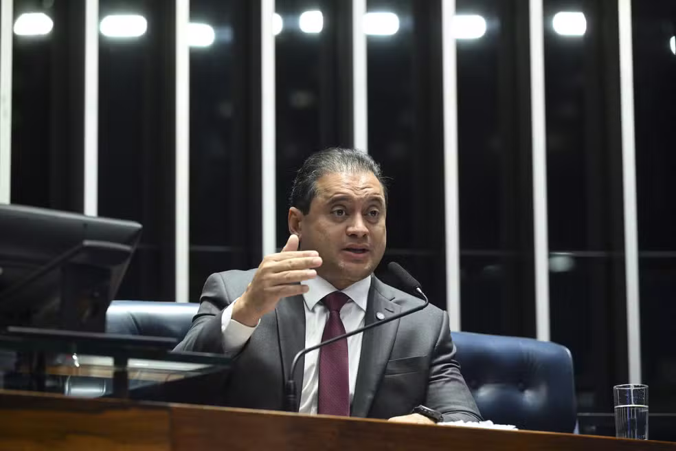 PF investiga senador Weverton Rocha por suspeita de desvios no INSS