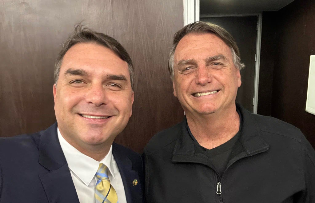 Em carta, Bolsonaro oficializa Flávio como pré-candidato ao Planalto