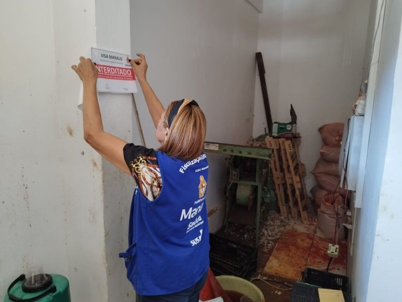 Visa Manaus apreende 7,4 toneladas de alimentos em condições irregulares no Centro