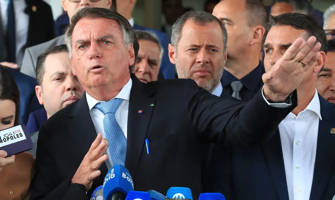 Quaest; 59% defendem operação contra Bolsonaro e 41% criticam nas redes sociais