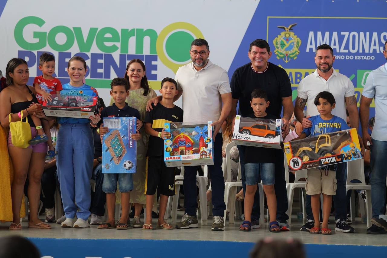 Nova Cidade recebe edição especial do Governo Presente com entrega de brinquedos e serviços de saúde