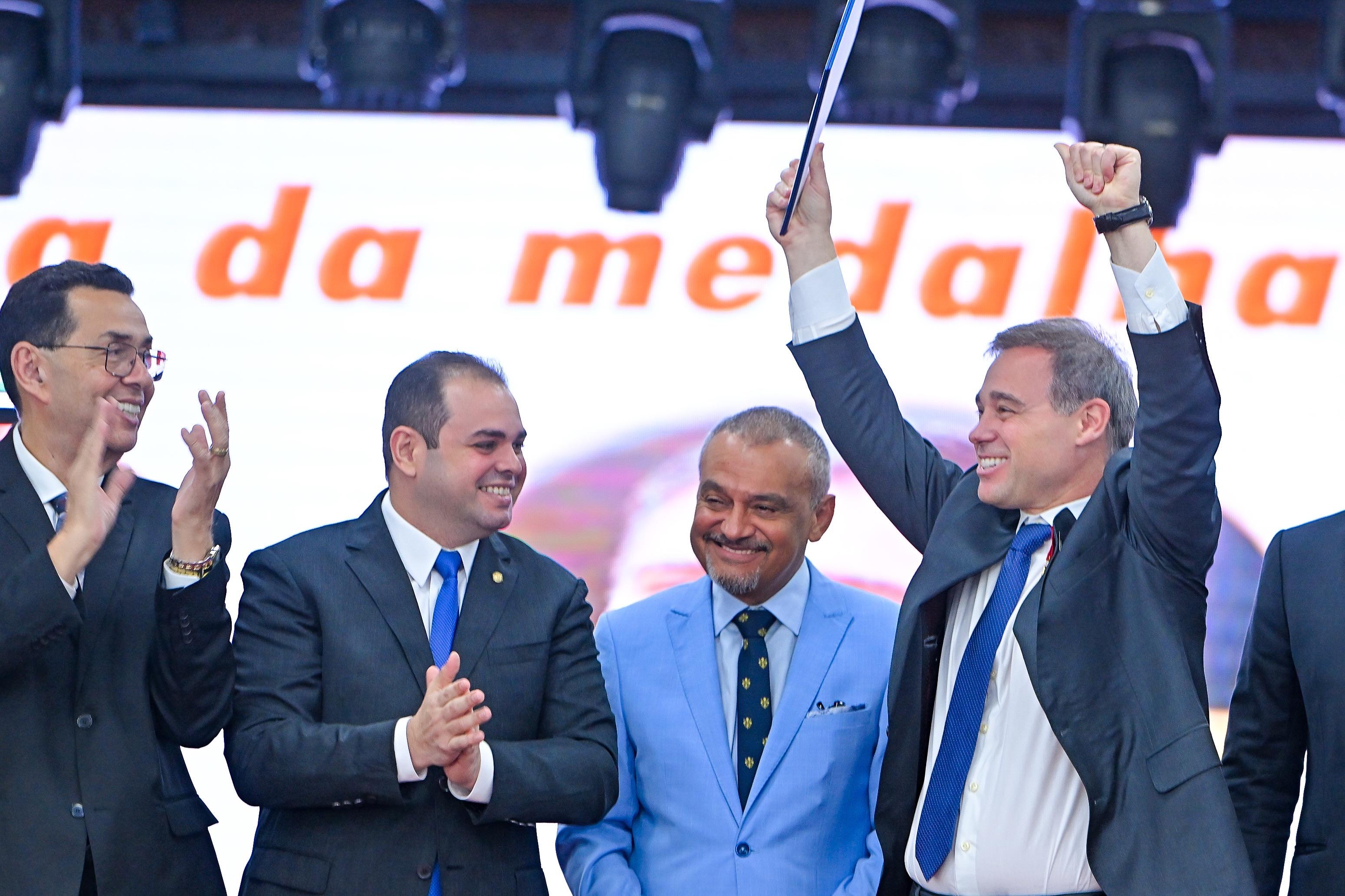 Ministro André Mendonça recebe título de Cidadão do Amazonas