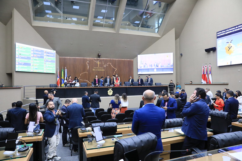 Deputados aprovam contratação direta de  terceirizados que atuam na saúde do estado