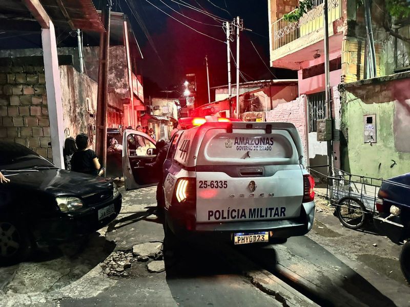 PM citado em bilhete deixado ao lado de corpo tem casa atacada a tiros em Manaus