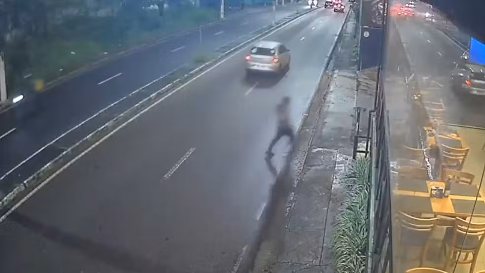 Vídeo: jovem é preso por tentar matar homem em frente de restaurante na Av. Maceió
