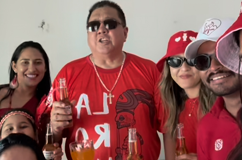 David Assayag posta vídeo e desabafa: “Alegoria e luz não ganham festival. São 21 itens, Rossy”