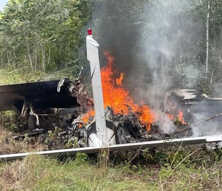 FAB intercepta avião com meia tonelada de drogas no AM