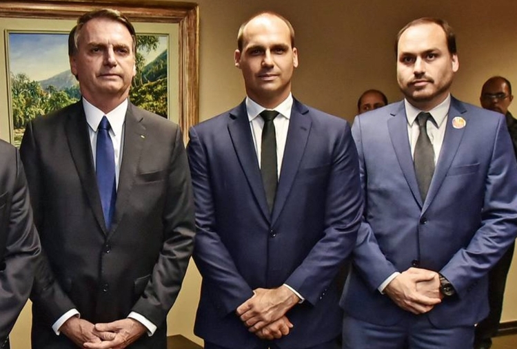 Moraes convoca Carlos e Eduardo Bolsonaro para depor sobre trama golpista