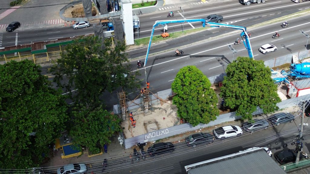 Prefeitura de Manaus intensifica reconstrução da passarela da avenida Torquato Tapajós