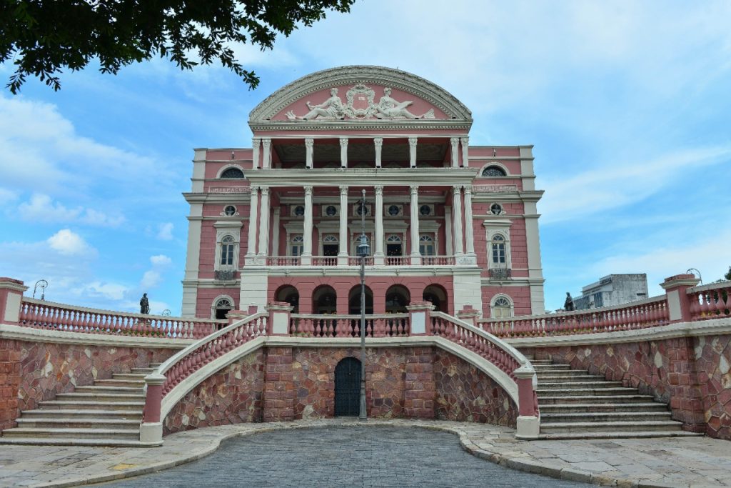 Teatro Amazonas suspende agenda de espetáculos após problemas técnicos