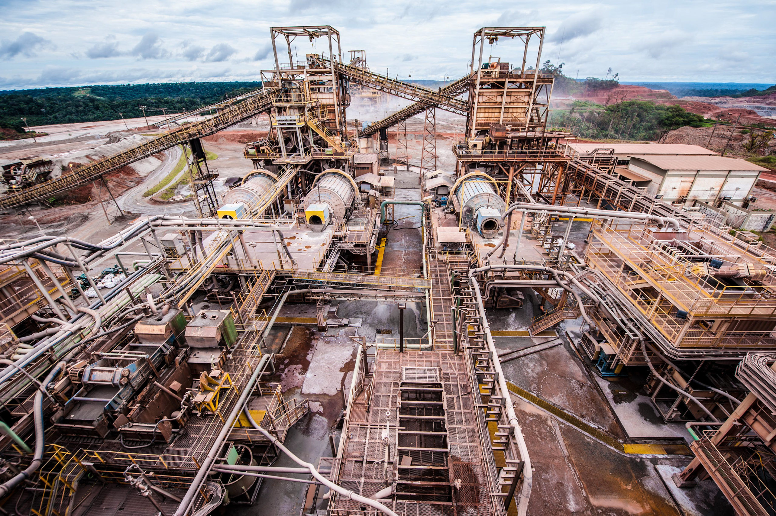 Grupo chinês anuncia investimento de US$ 100 milhões em mineração no AM