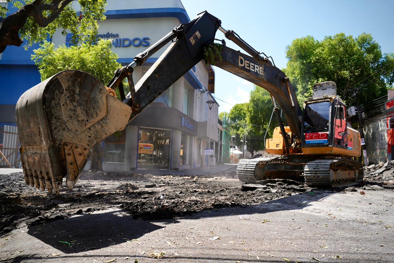 Obras da Rua Gastronômica avançam no Centro de Manaus; comércio local segue funcionando