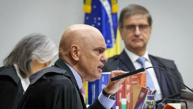 Moraes afirma que Bolsonaro liderou "organização criminosa" e lista 13 atos da trama golpista