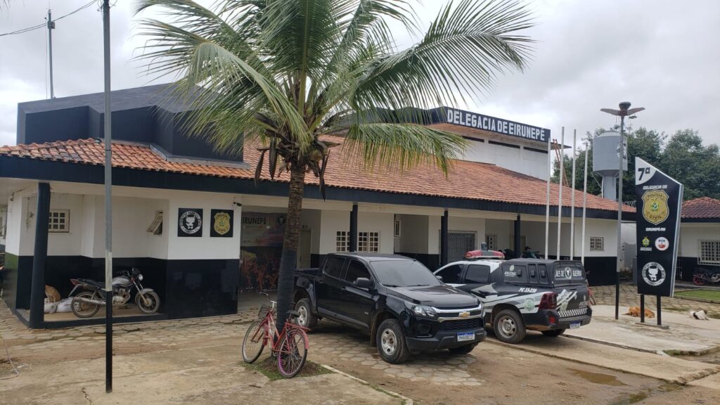 Homem invade casamento e esfaqueia o próprio padrasto em igreja no AM