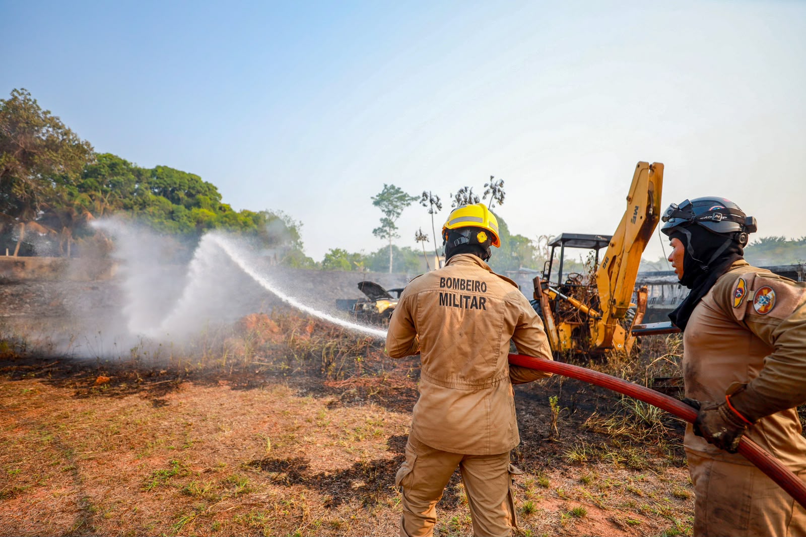 Bombeiros intensificam combate a incêndios após aumento de 540% nas ocorrências no AM