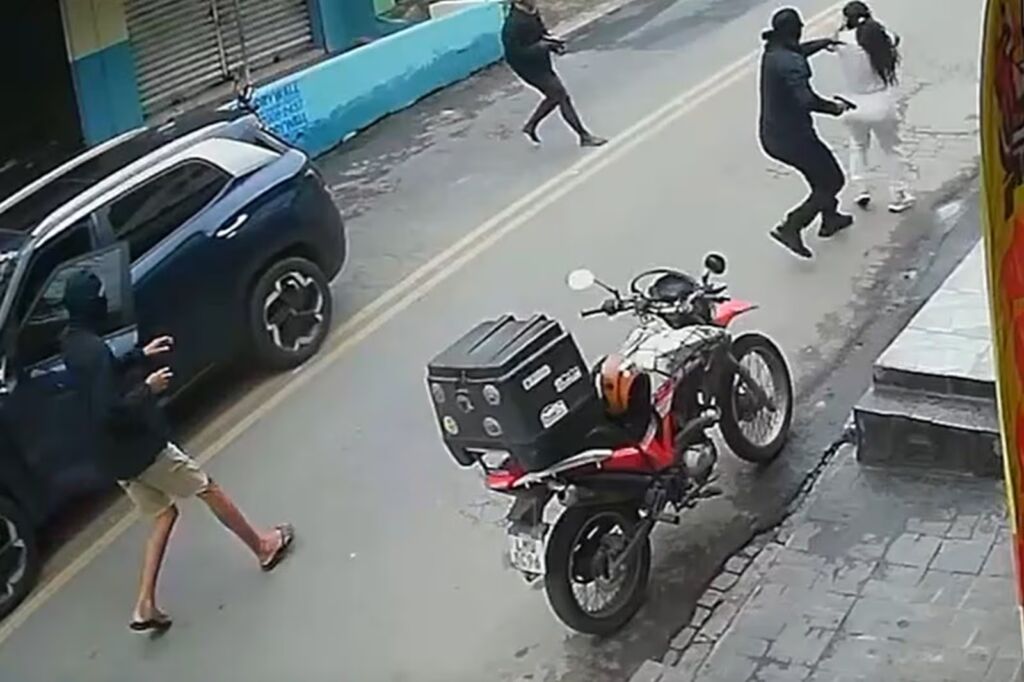 Vídeo: Ex-rainha da Beija-Flor é assaltada à mão armada no RJ