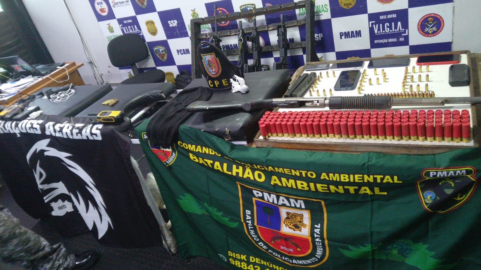 Base Arpão apreende lancha, arma e munições em Coari