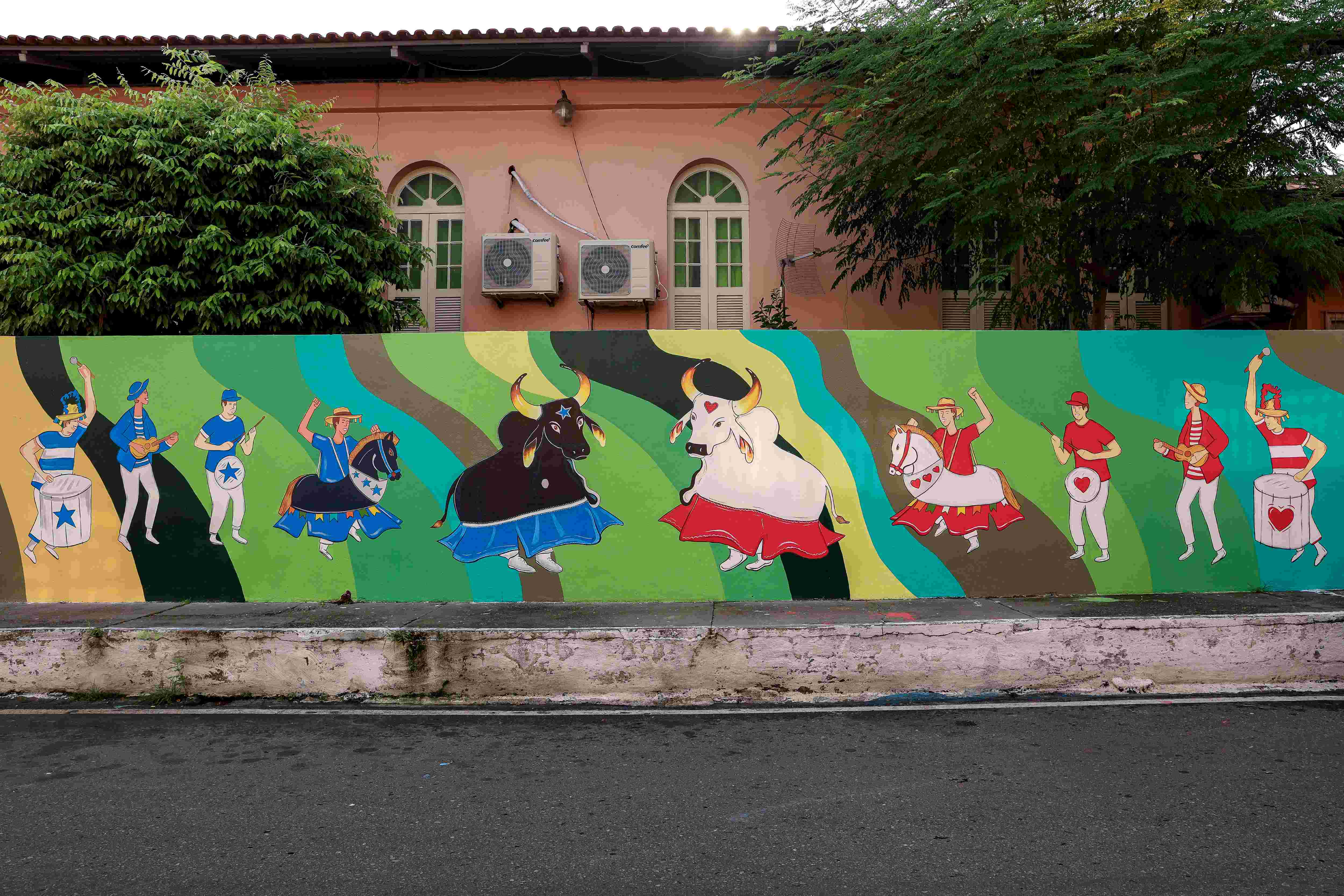 Parintins: Pinturas do projeto Galeria Cidade Aberta chegam à fase final