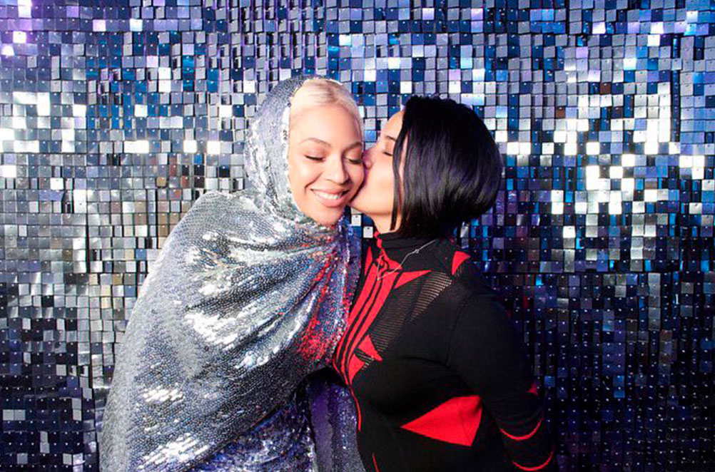 Beyoncé e Pamela Taketomi - Fotos: @beyonceaccess