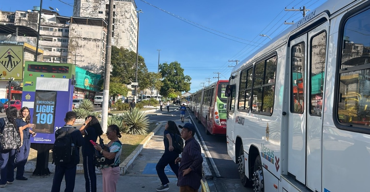 Rodoviários liberam 40% da frota e ônibus voltam a circular em Manaus