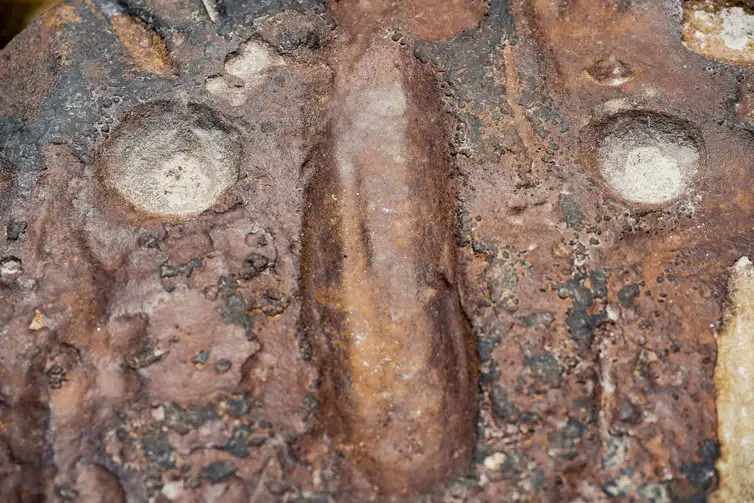 Gravuras de sítio arqueológico são vistas durante seca