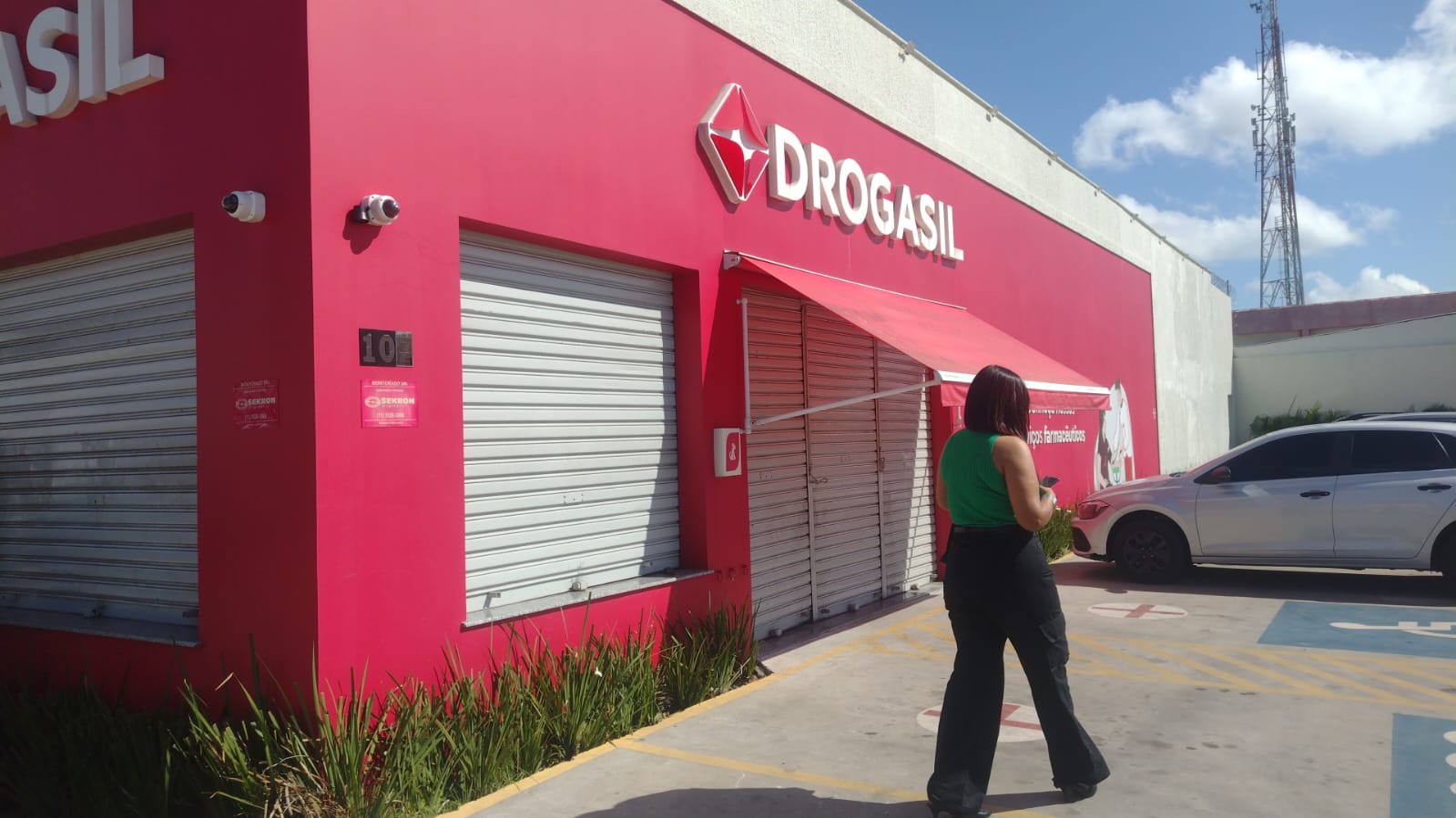 Suspeito invade drogaria e leva R$ 42 mil em Mounjaro e dinheiro em Manaus