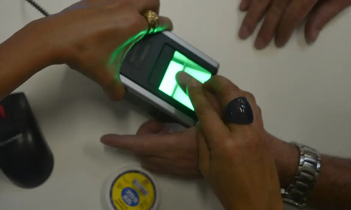 INSS alerta para golpes que usam informação falsa sobre biometria