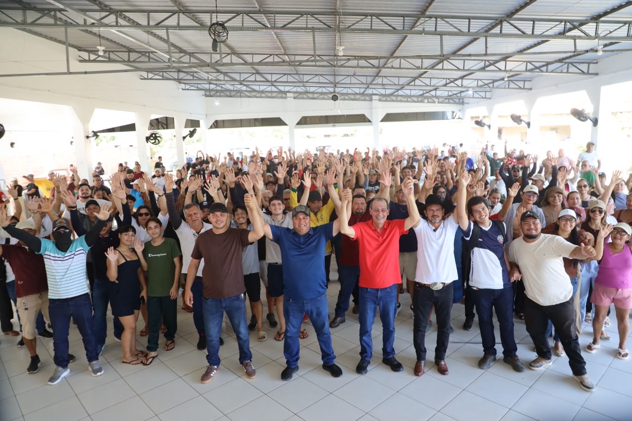 Em São Sebastião do Uatumã e Urucará, Omar apresenta projeto para gerar emprego e renda na região