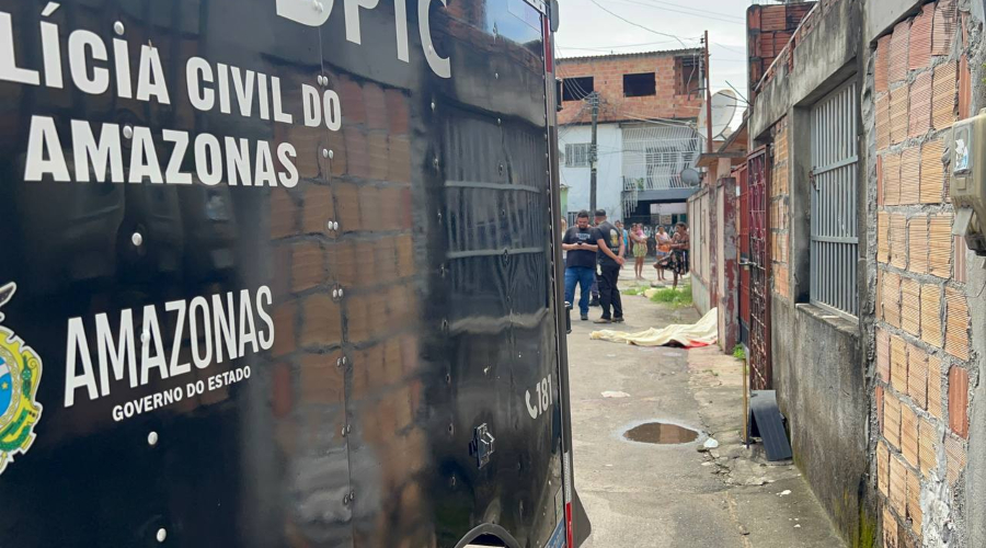 Imagens fortes: Adolescente de 17 anos mata o próprio irmão a facadas no bairro Japiim