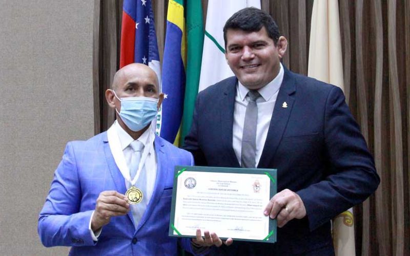 CMM vai retirar honraria concedida a investigador que agrediu advogado