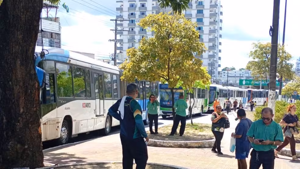 Vídeo: greve dos rodoviários paralisa circulação de ônibus em Manaus