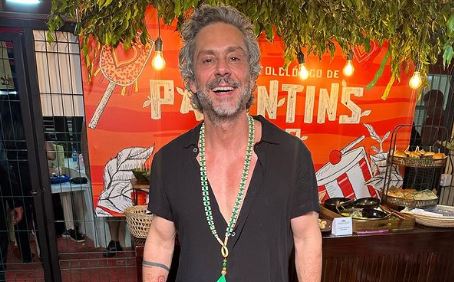 Alexandre Nero se encanta com o Festival Folclórico de Parintins: "Impressionante. Acachapante"