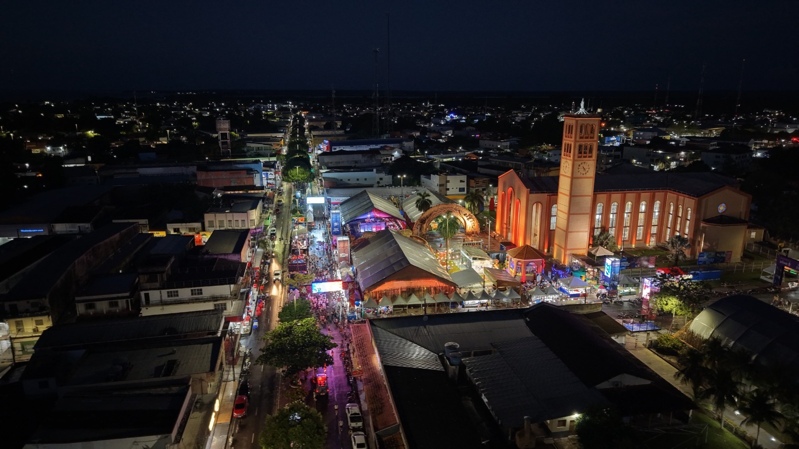 Parintins recebe reforço em serviços públicos e infraestrutura para o Festival 2026