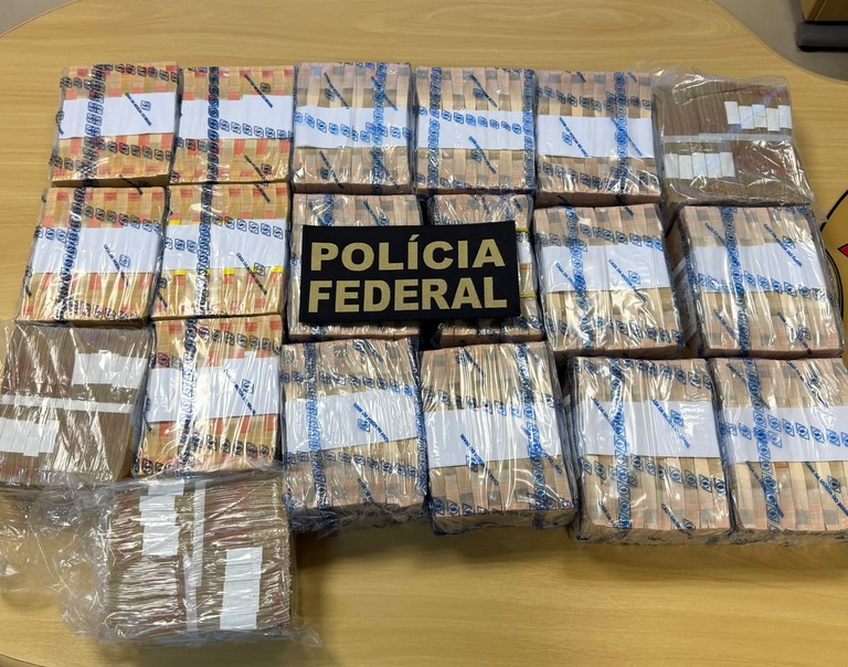 PF apreende R$ 700 mil durante ação contra crimes financeiros no AM