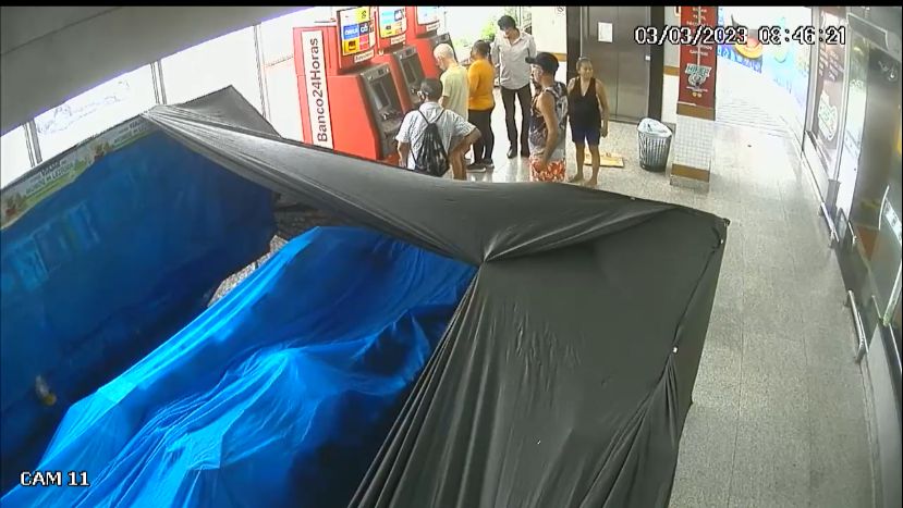 Dupla é presa por golpes de estelionato em filas de caixas eletrônicos em Manaus